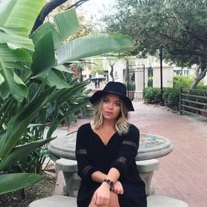 Meet your Posher, Hannah